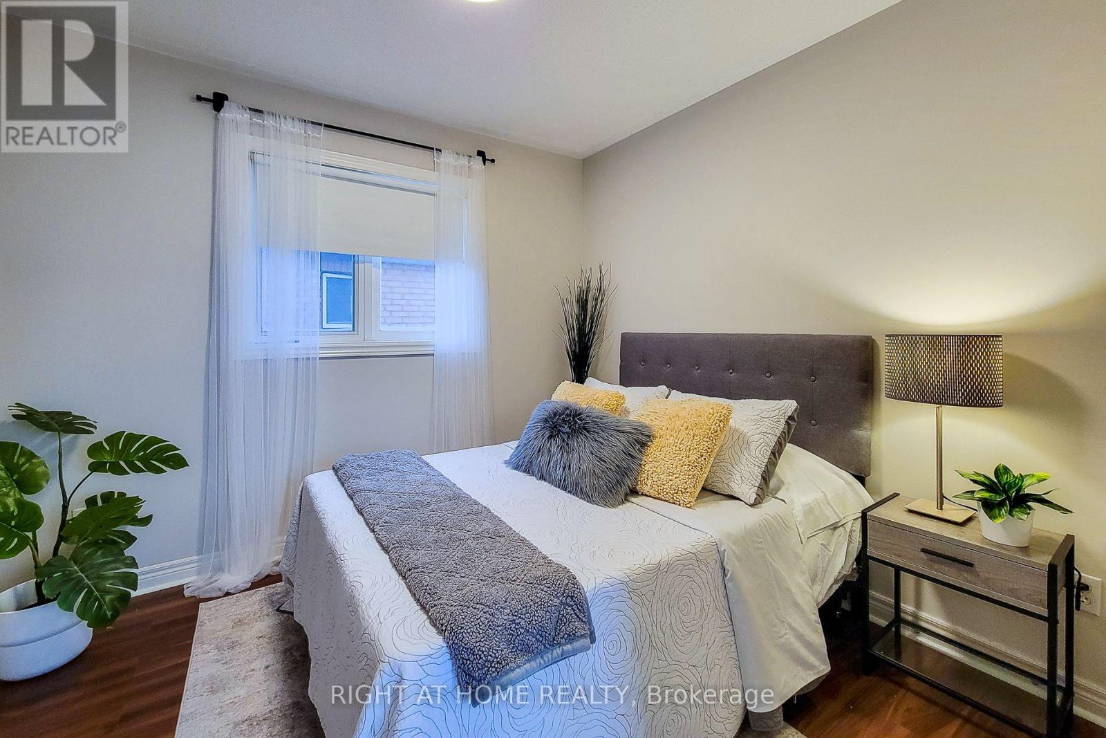 2624 CASTLE HILL CRESCENT - 21