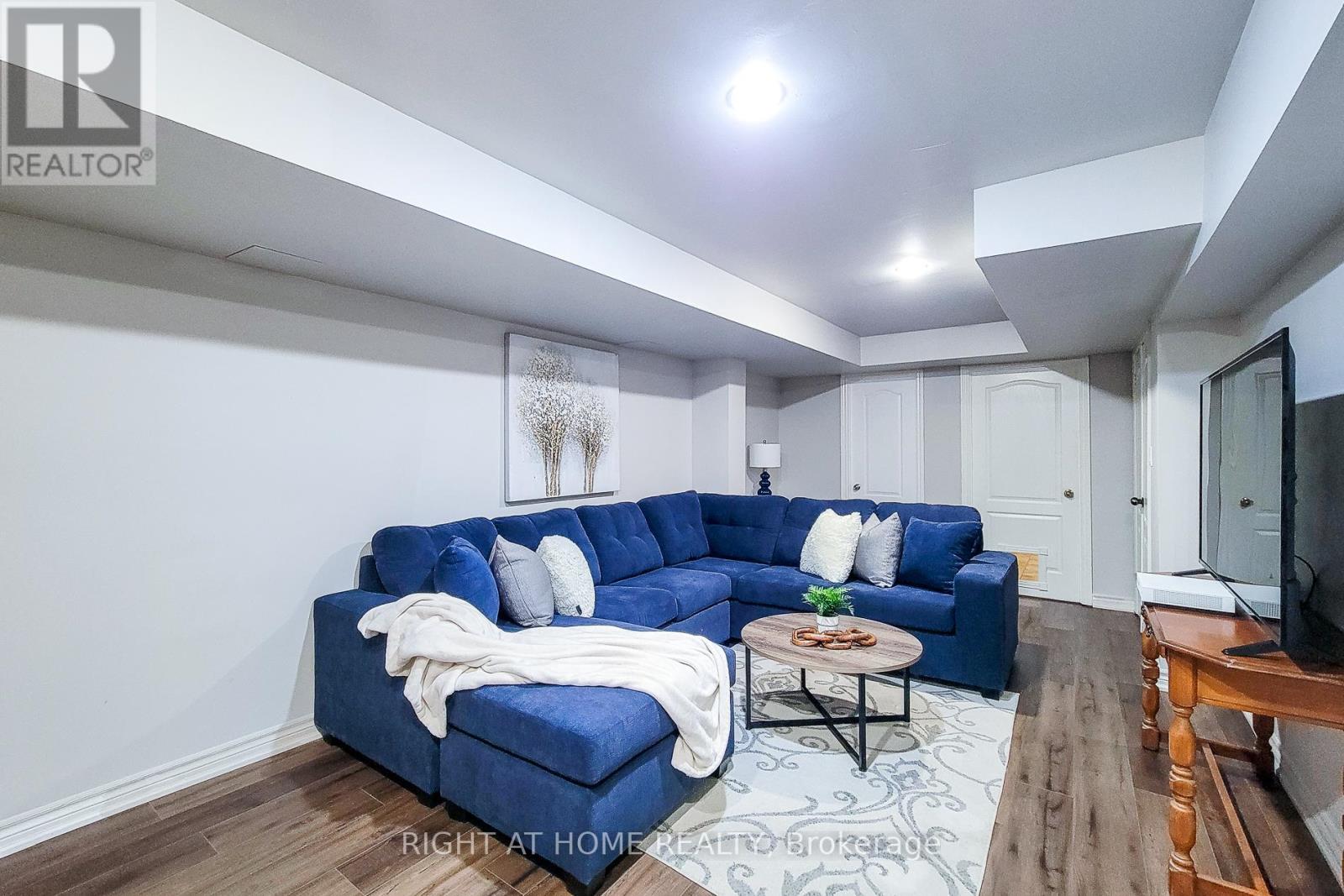 2624 CASTLE HILL CRESCENT - 24