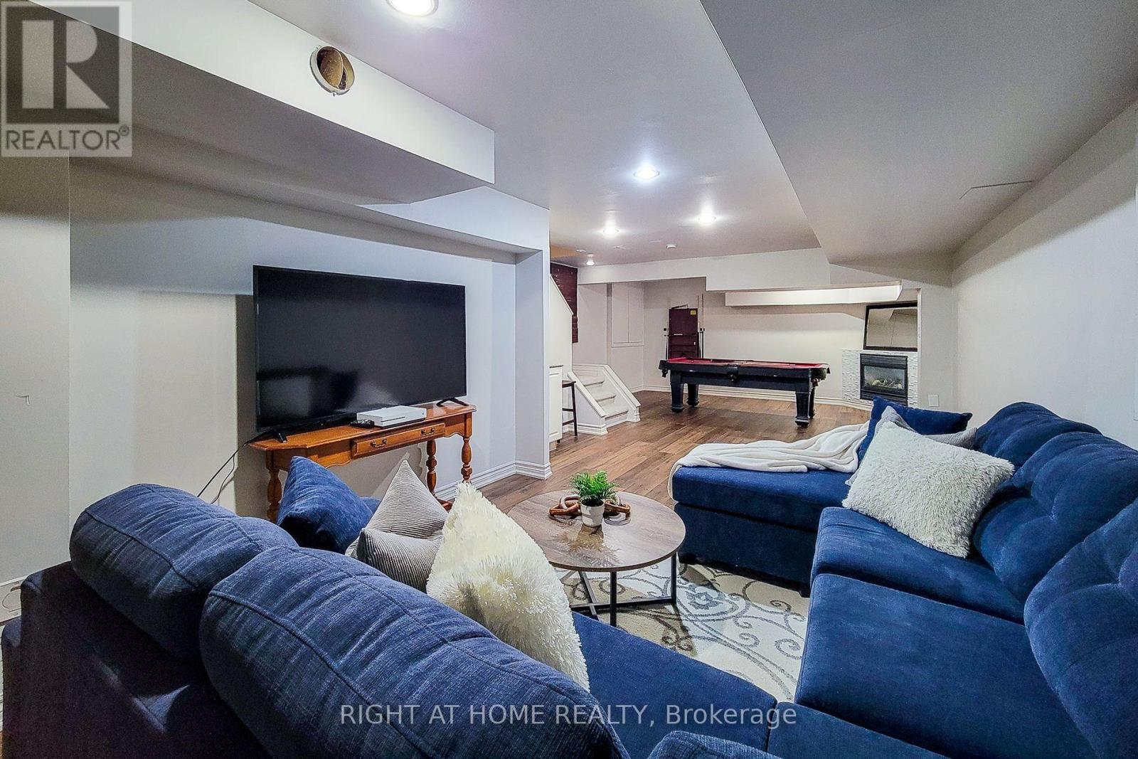 2624 CASTLE HILL CRESCENT - 25