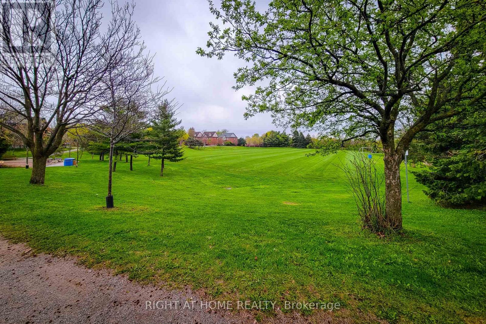 2624 CASTLE HILL CRESCENT - 33