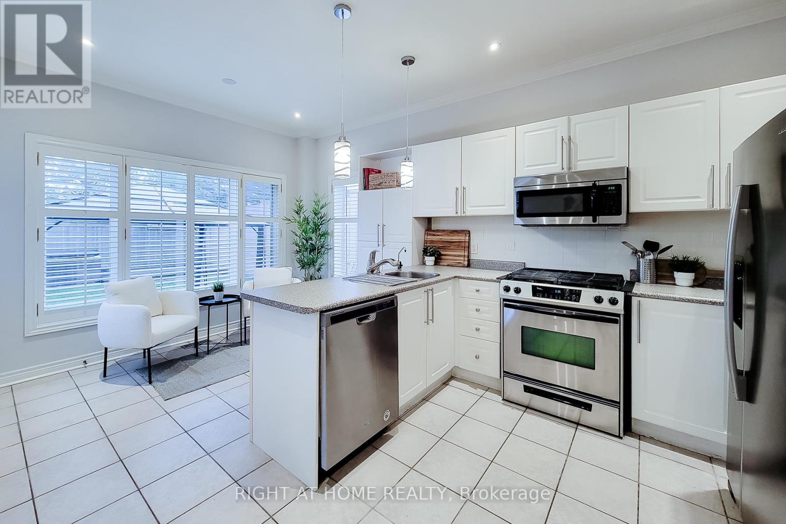 2624 CASTLE HILL CRESCENT - 9