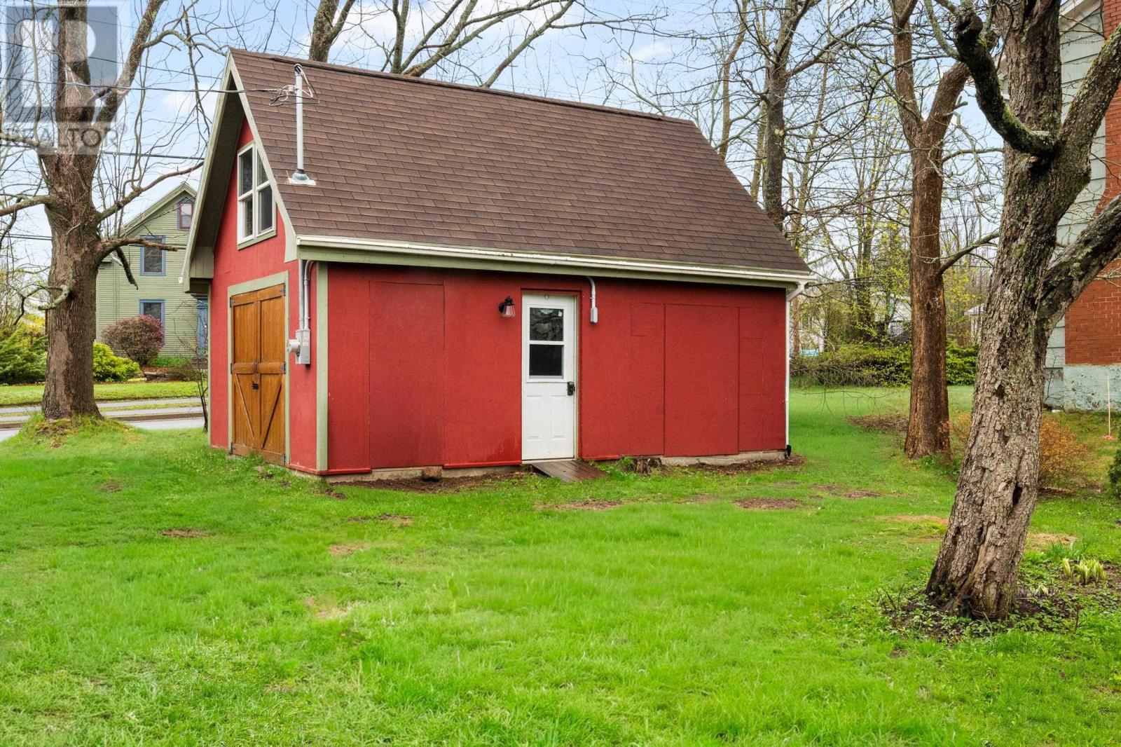 Property 33 of 44 of 74 Highland Avenue