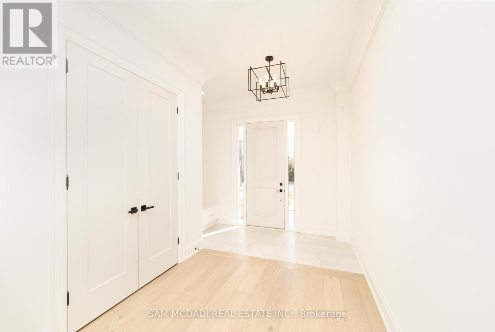 451C MONTREAL CIRCLE - 26