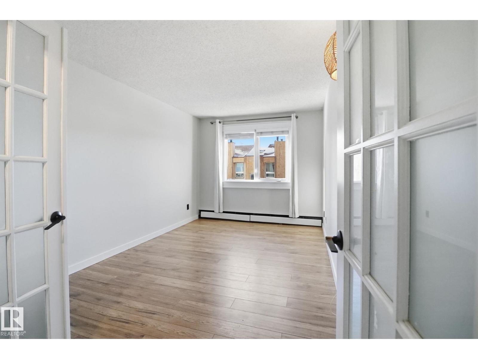 #44 10172 118 ST NW - 37