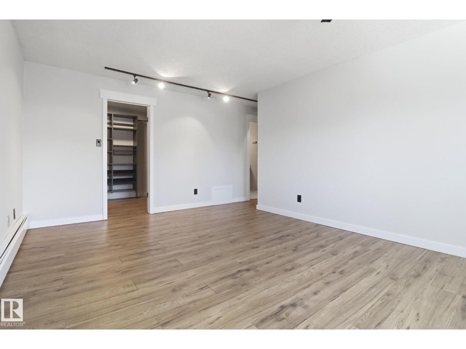#44 10172 118 ST NW - 35