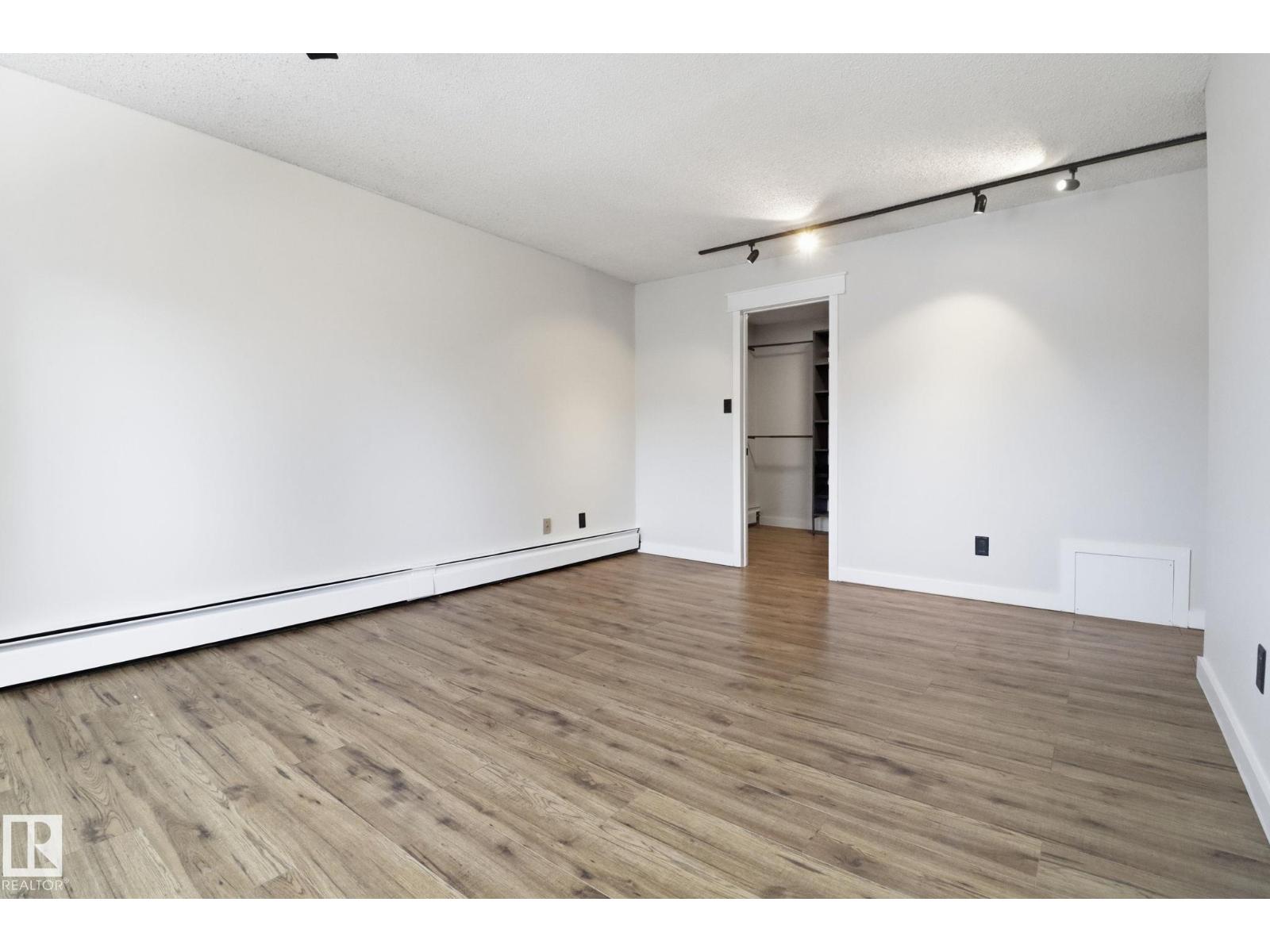 #44 10172 118 ST NW - 34