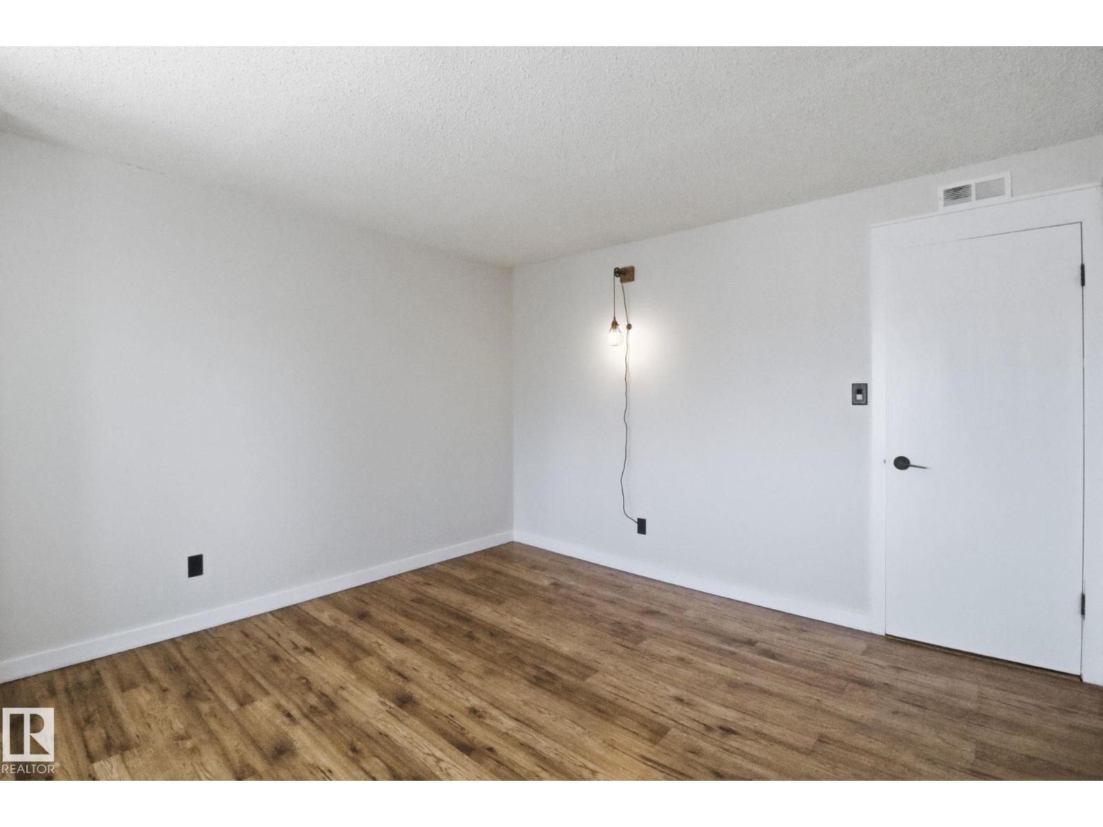 #44 10172 118 ST NW - 24