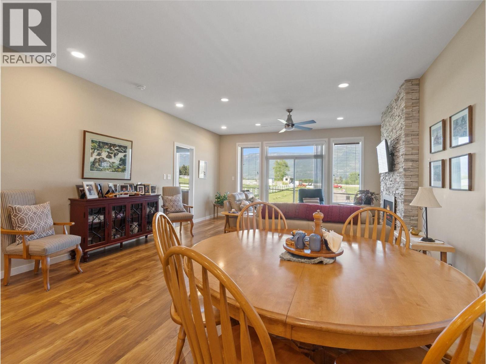 9 1611 10 Street Southwest, Salmon Arm