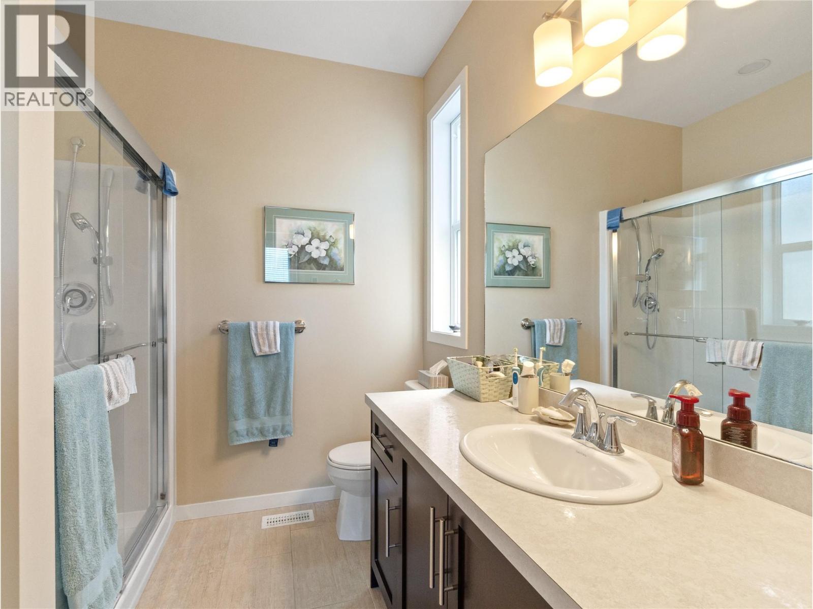 9 1611 10 Street Southwest, Salmon Arm
