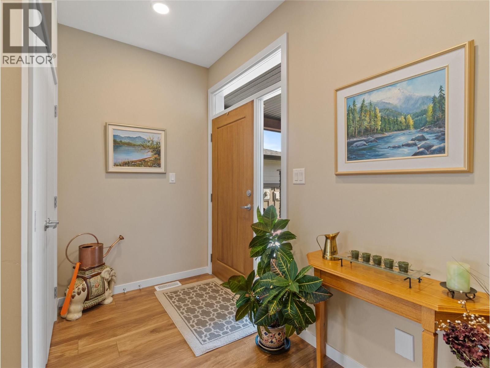 9 1611 10 Street Southwest, Salmon Arm