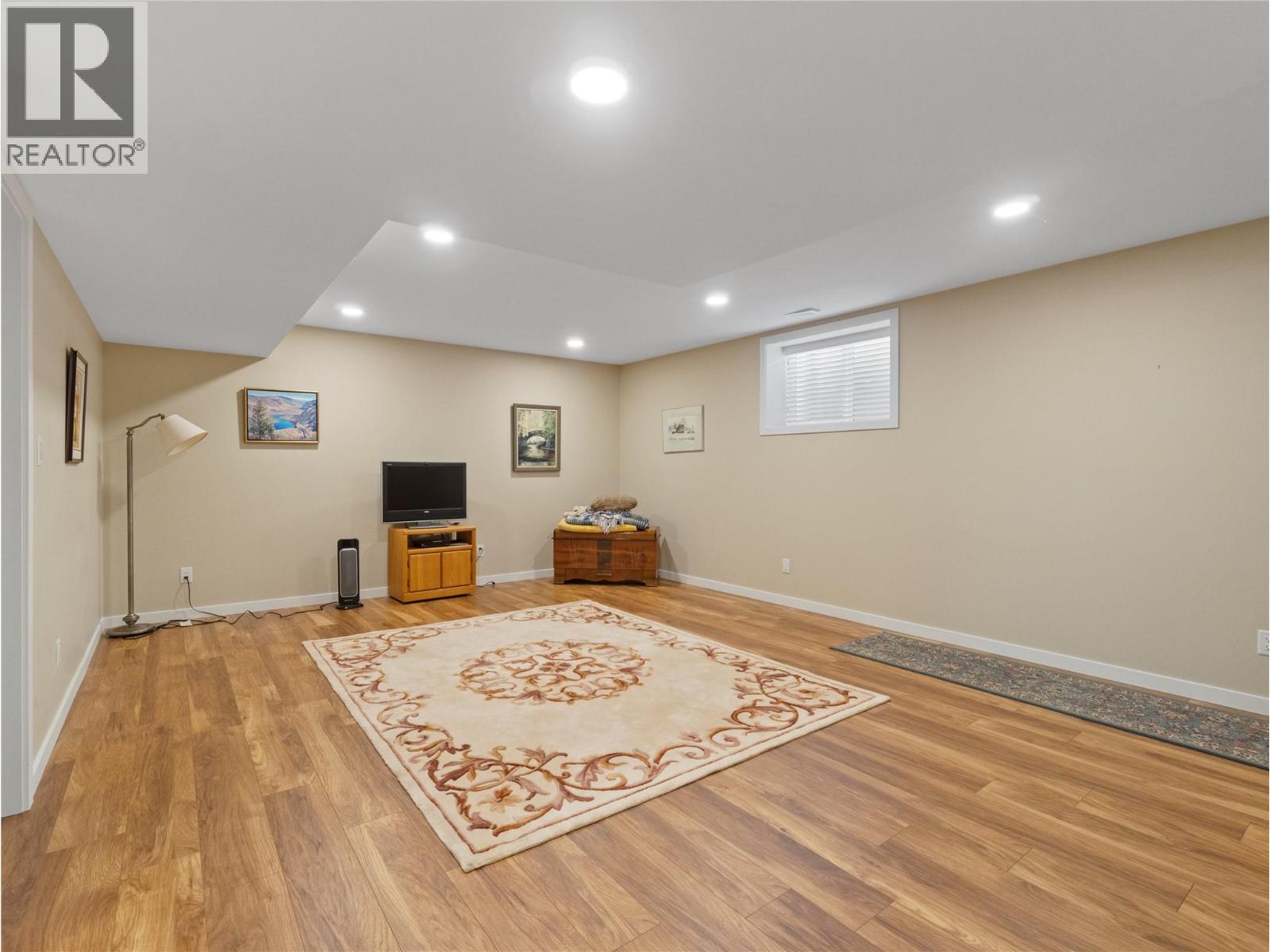 9 1611 10 Street Southwest, Salmon Arm