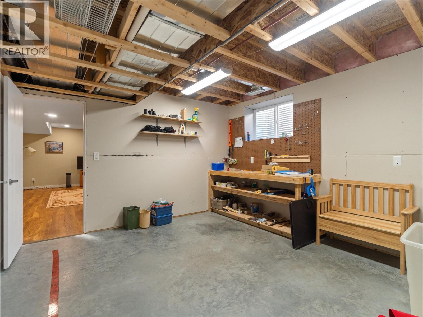 9 1611 10 Street Southwest, Salmon Arm