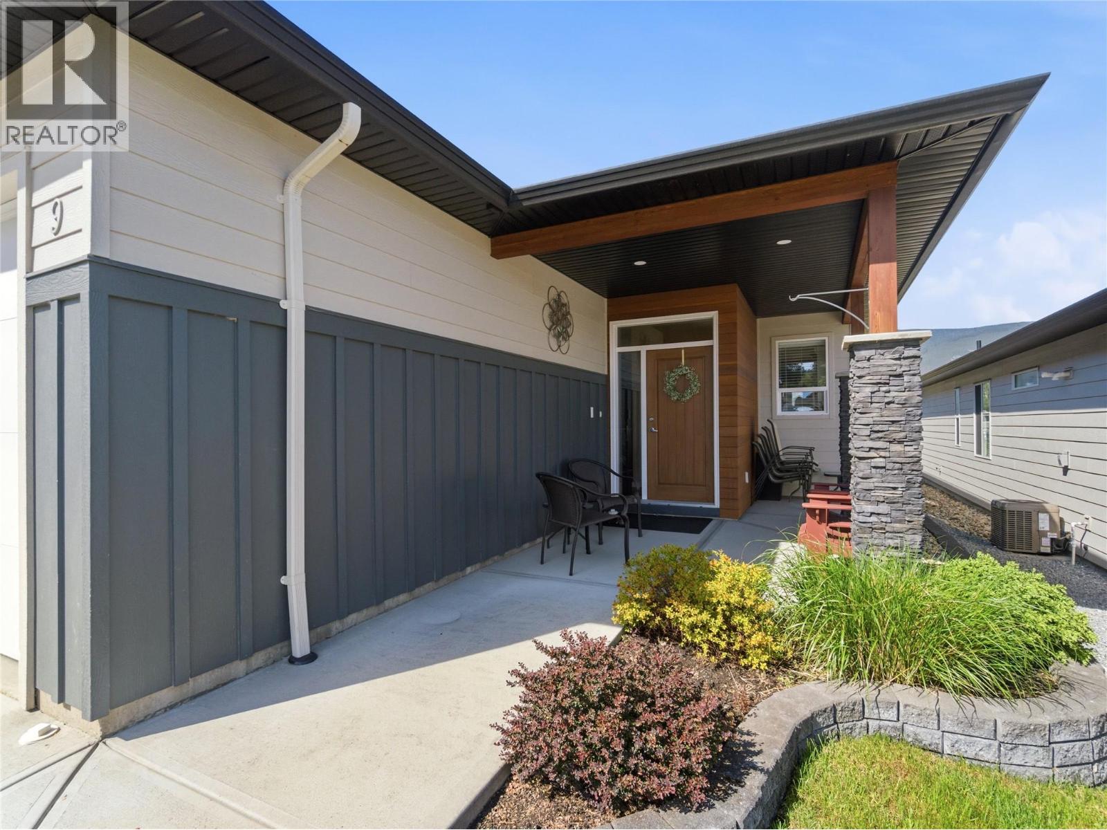 9 1611 10 Street Southwest, Salmon Arm