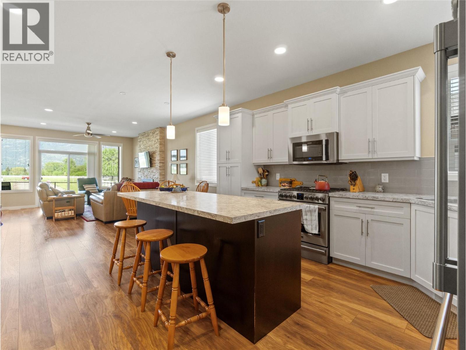 9 1611 10 Street Southwest, Salmon Arm