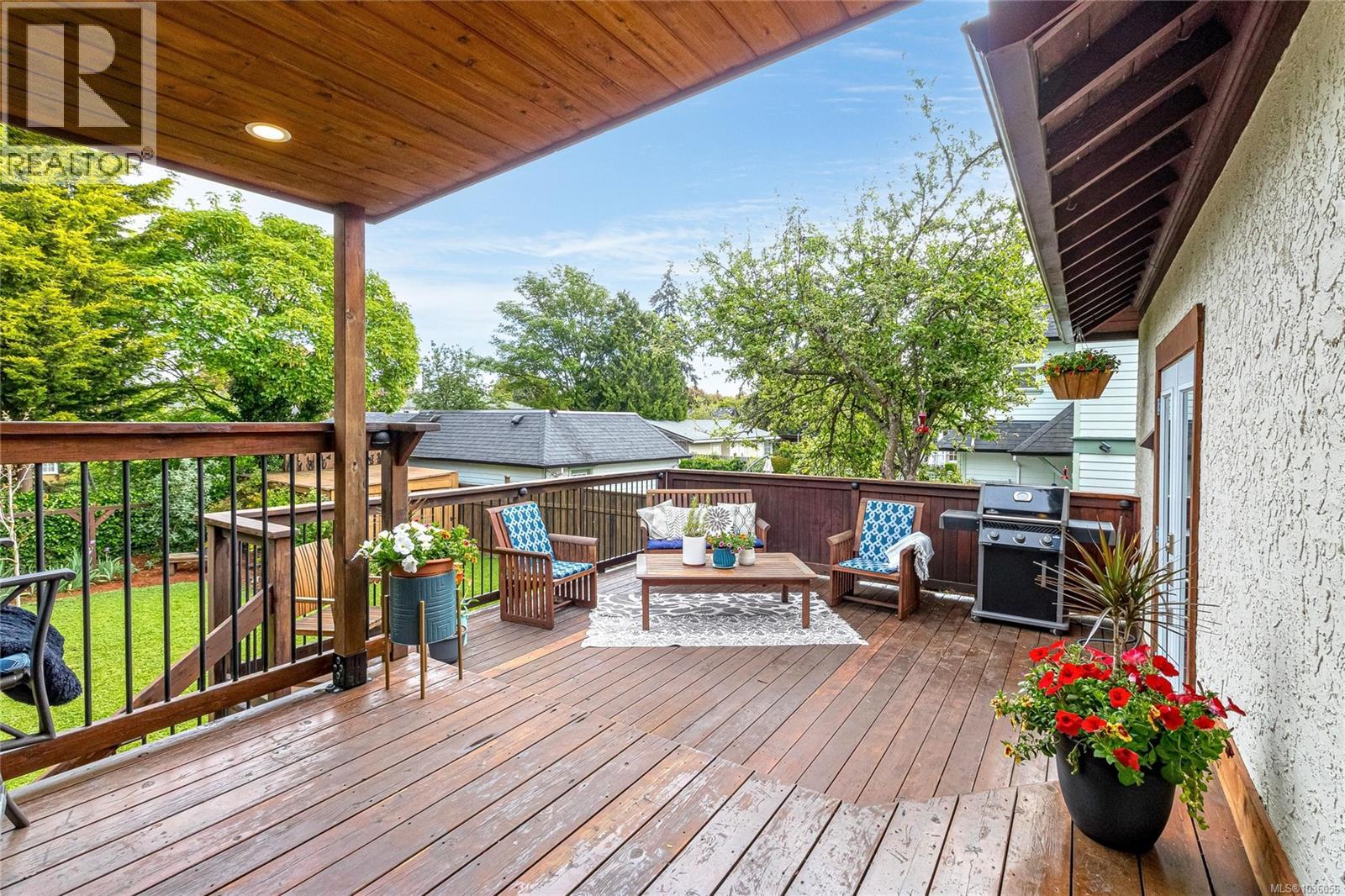  1730 Haultain Street, Victoria