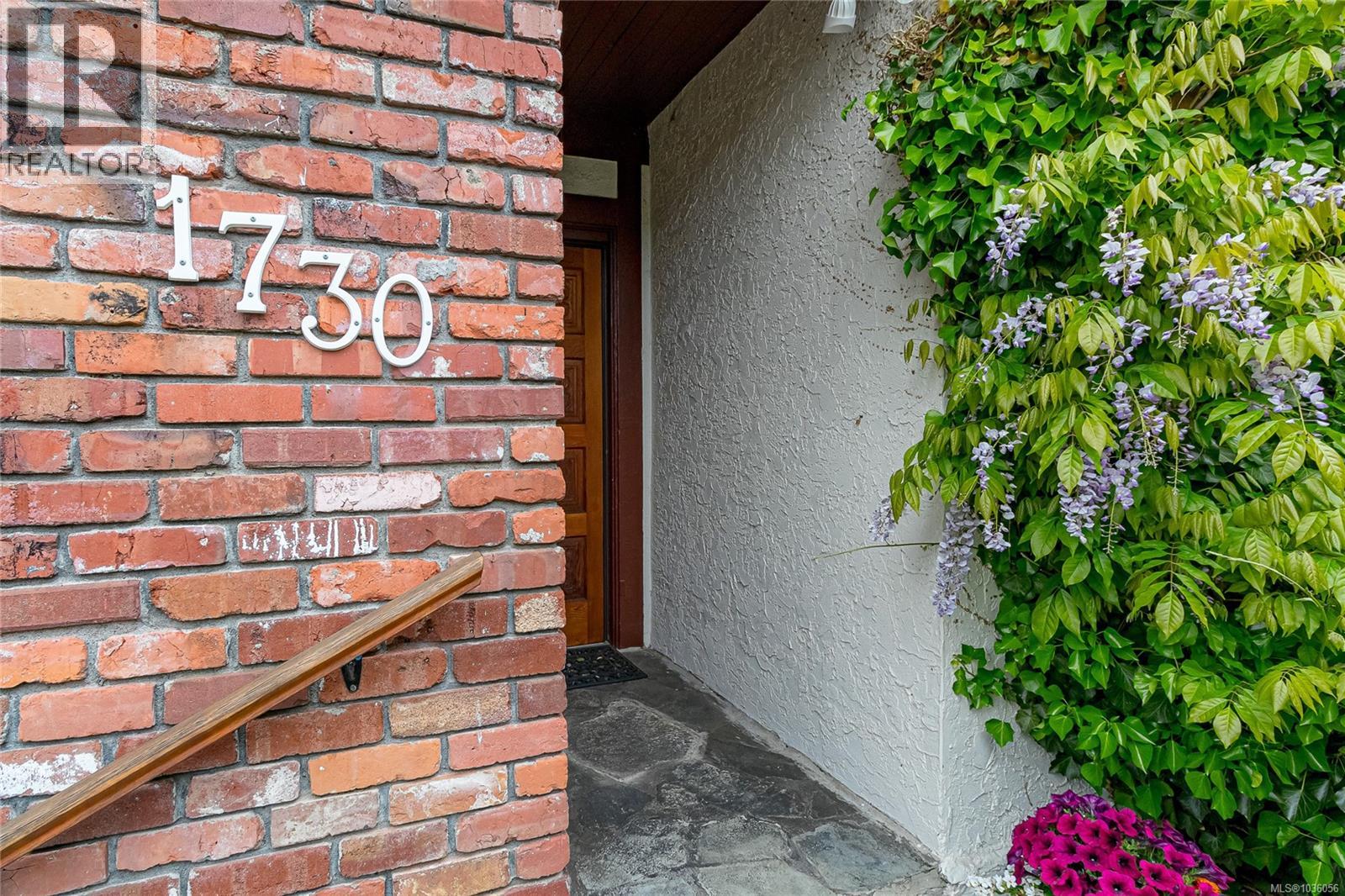  1730 Haultain Street, Victoria