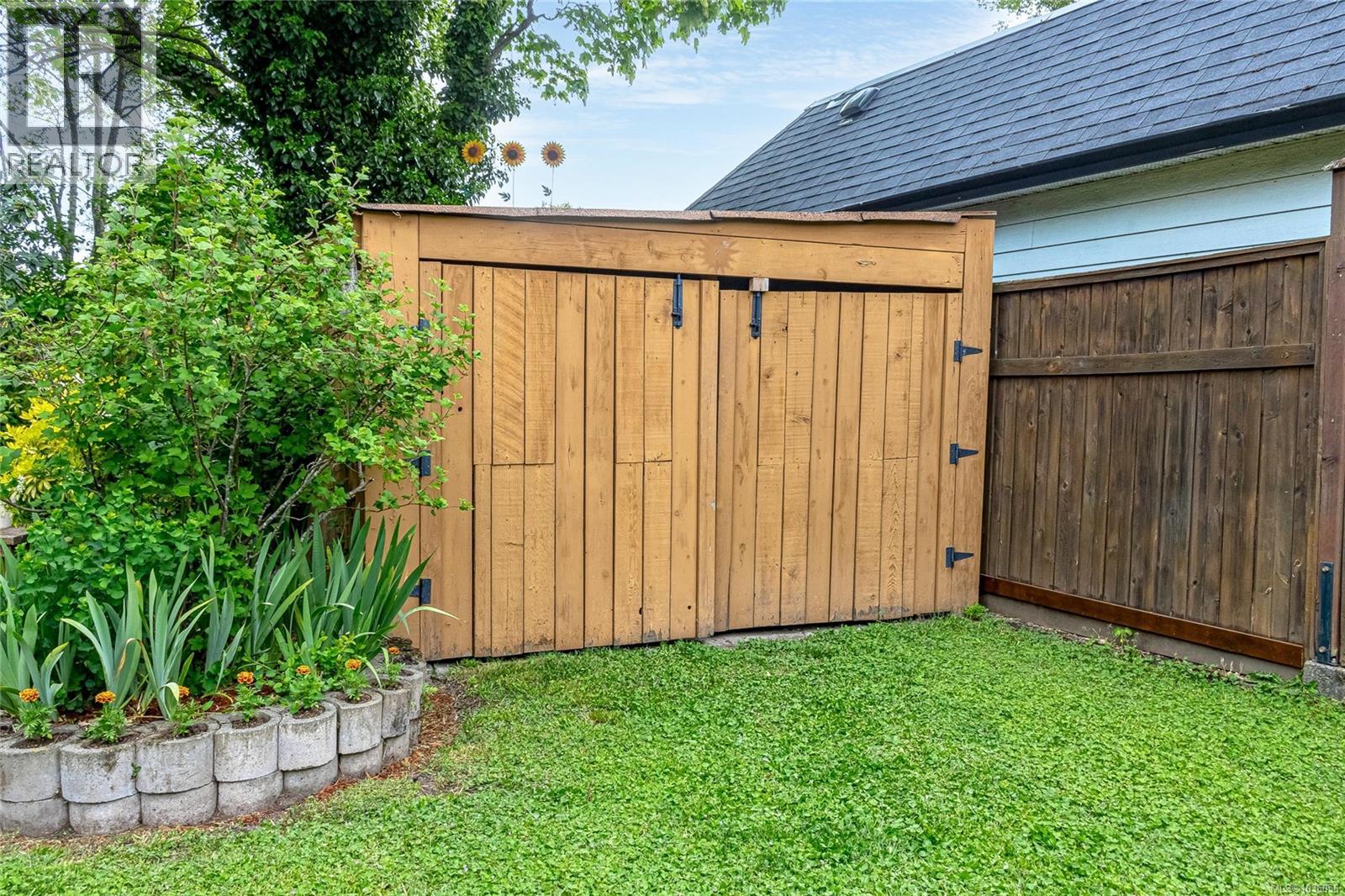 1730 Haultain St - 74