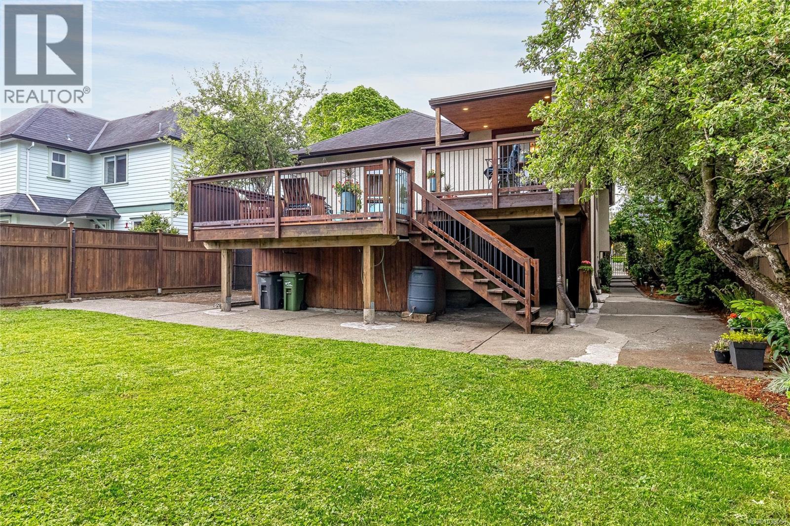  1730 Haultain Street, Victoria