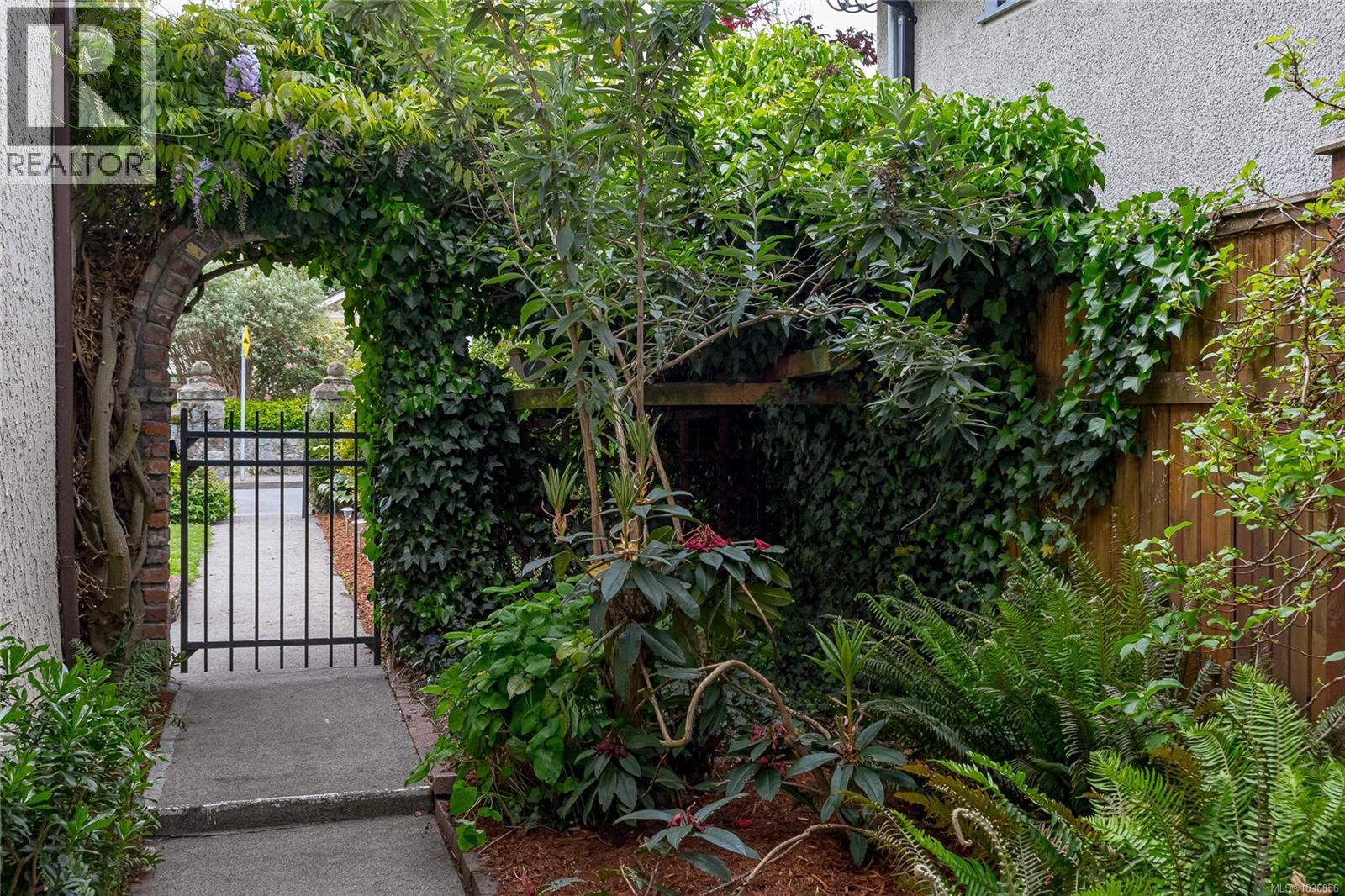  1730 Haultain Street, Victoria