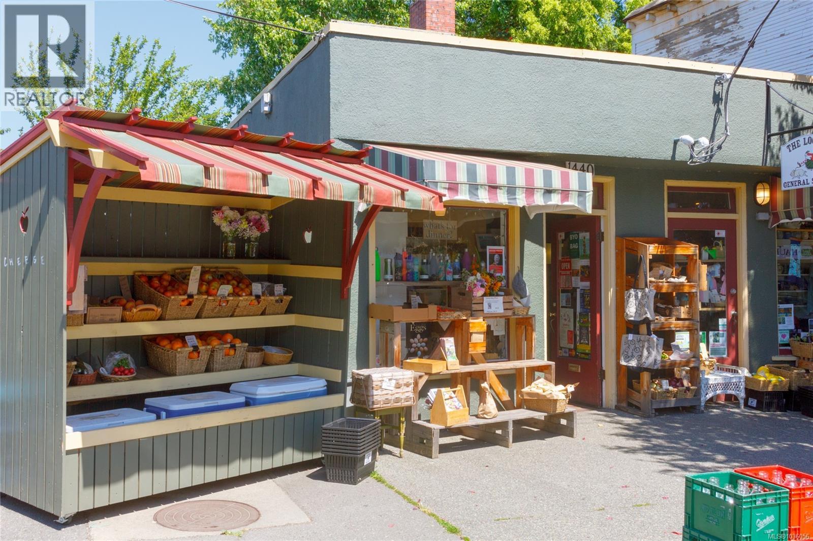  1730 Haultain Street, Victoria
