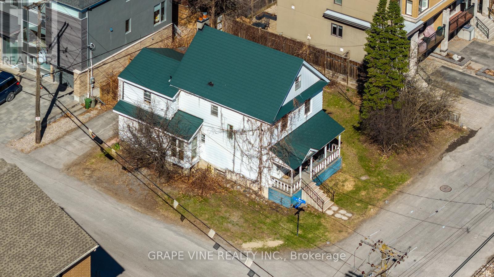 388 BERKLEY AVENUE - 3