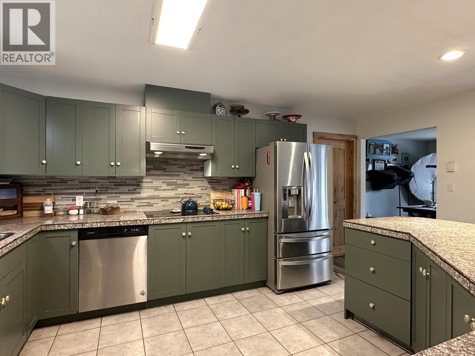 6508 HORSE LAKE ROAD - 18