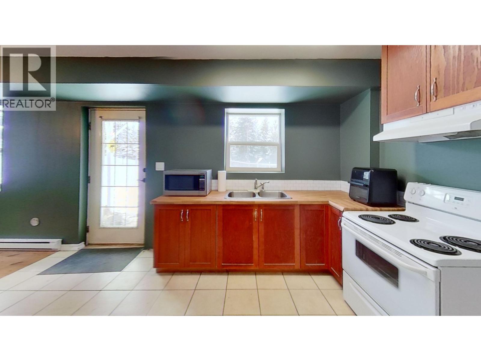 6508 HORSE LAKE ROAD - 34