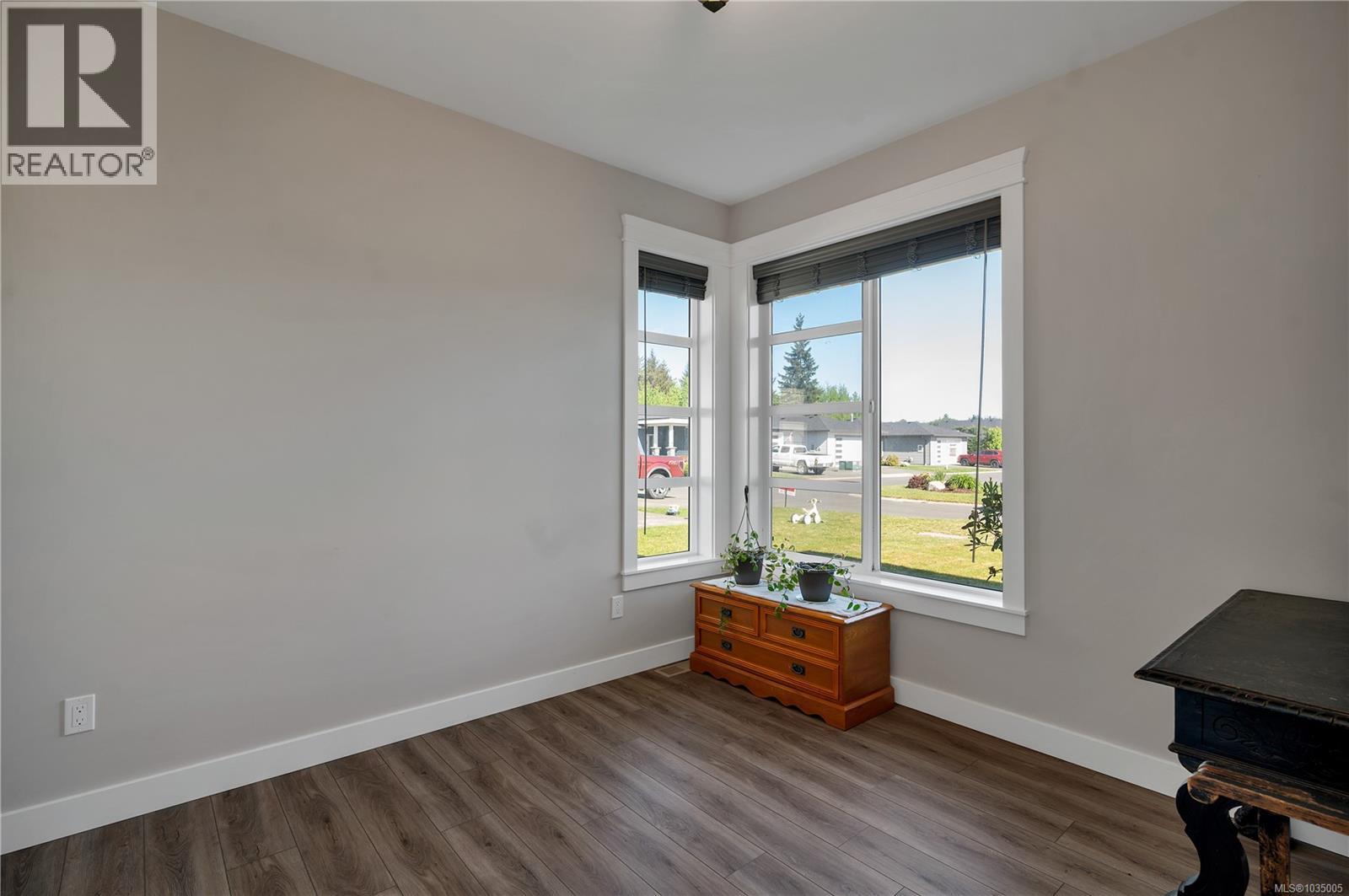 #8 2161 Evergreen Rd - 32