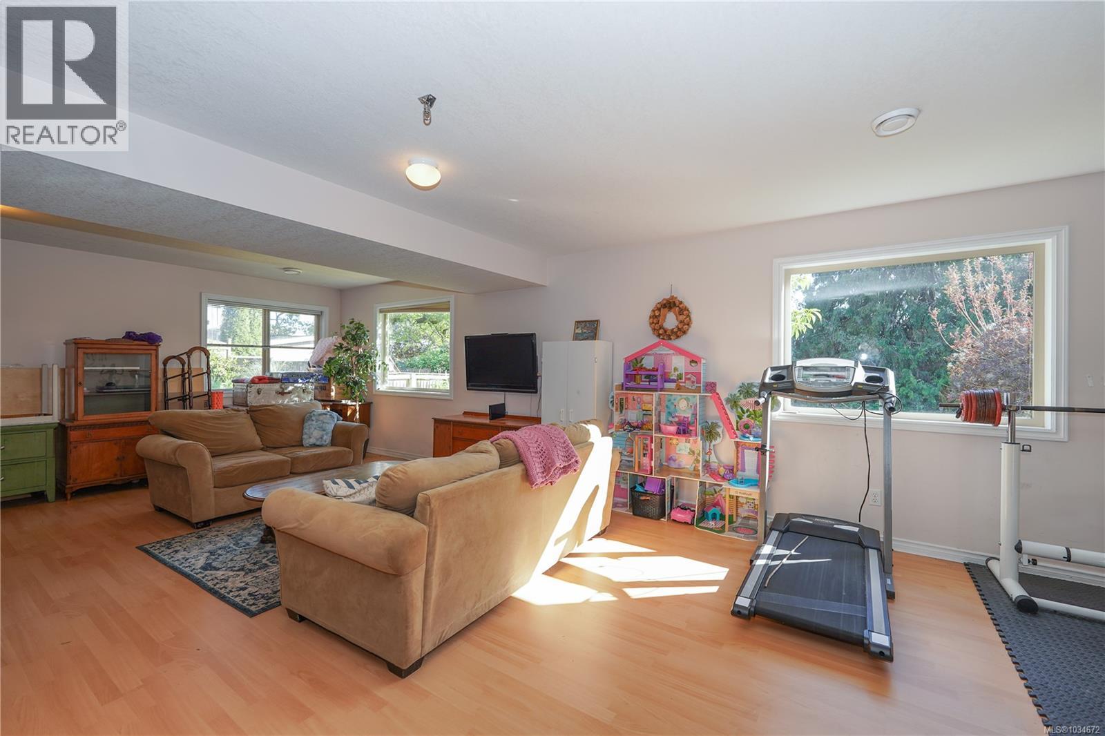 2564 Larkspur Dr - 34
