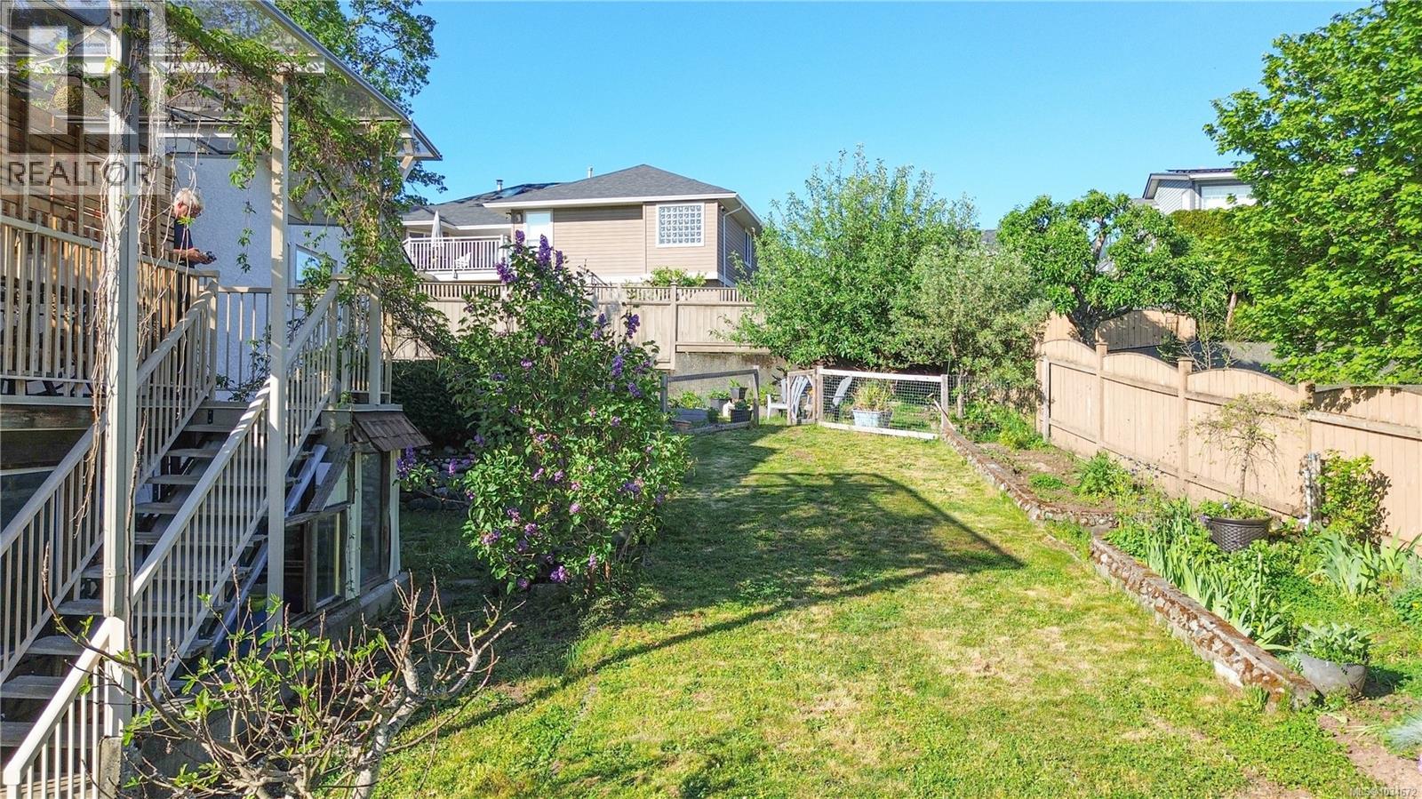 2564 Larkspur Dr - 6
