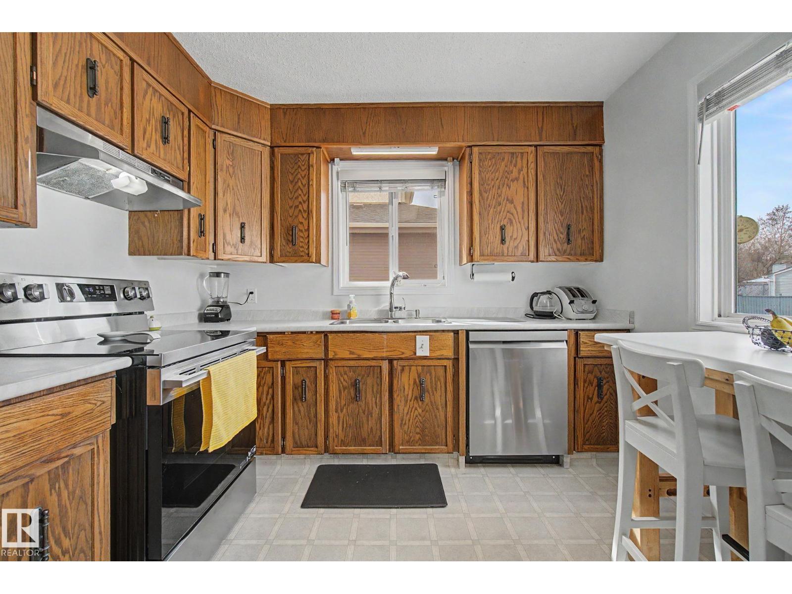 17305 60 AVE NW, Edmonton
