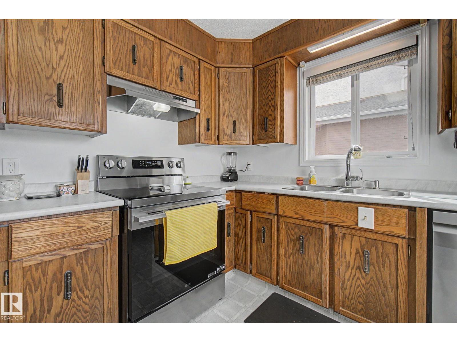 17305 60 AVE NW, Edmonton