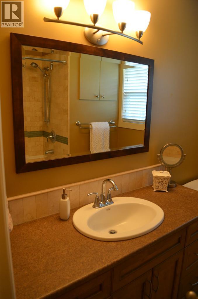565 Dougall Road S - 12