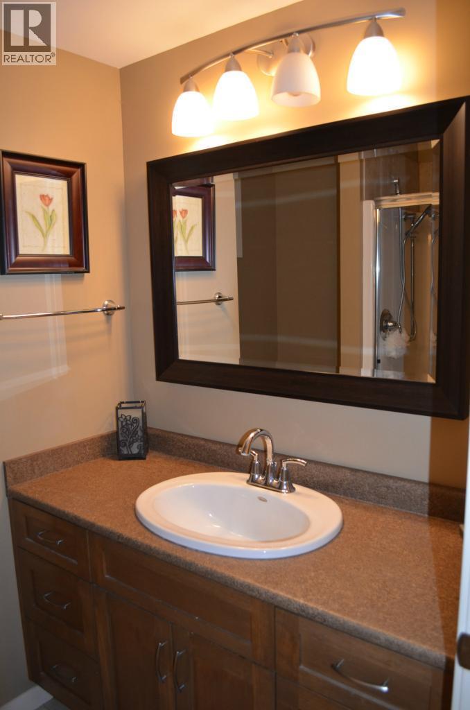 565 Dougall Road S - 15