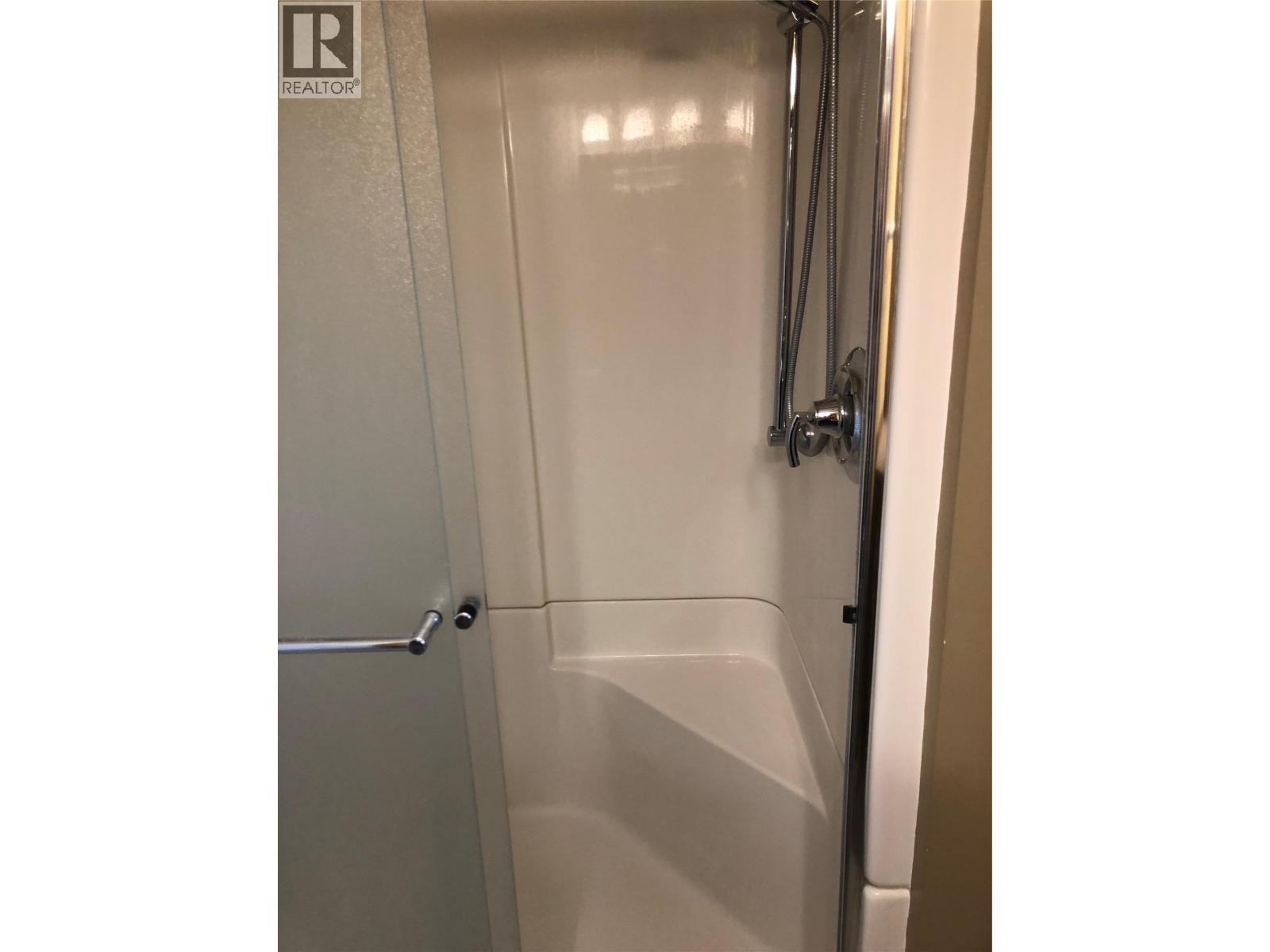 565 Dougall Road S - 19
