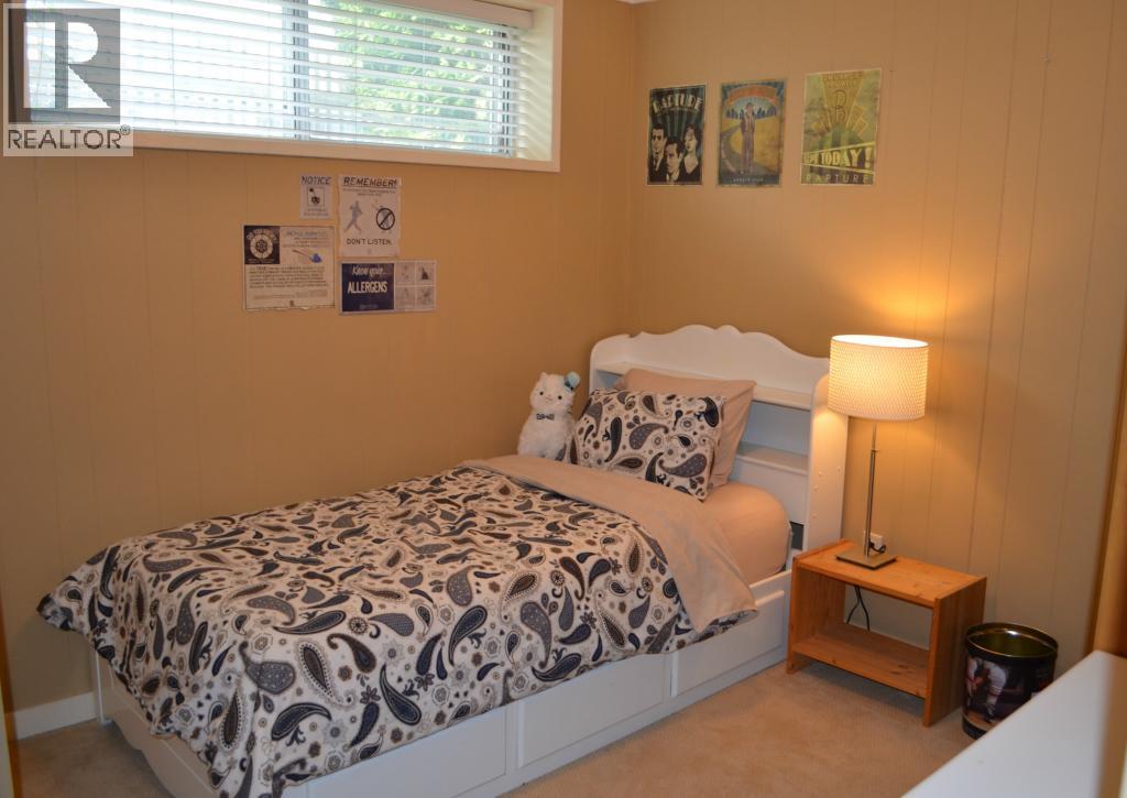 565 Dougall Road S - 8