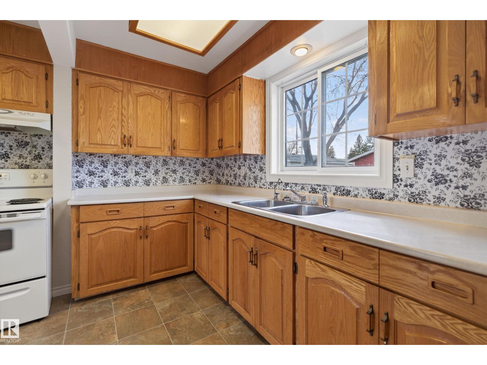 8 MICHIGAN ST, Devon