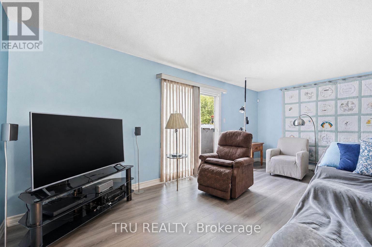 #16 2336 ORIENT PARK DRIVE E - 10