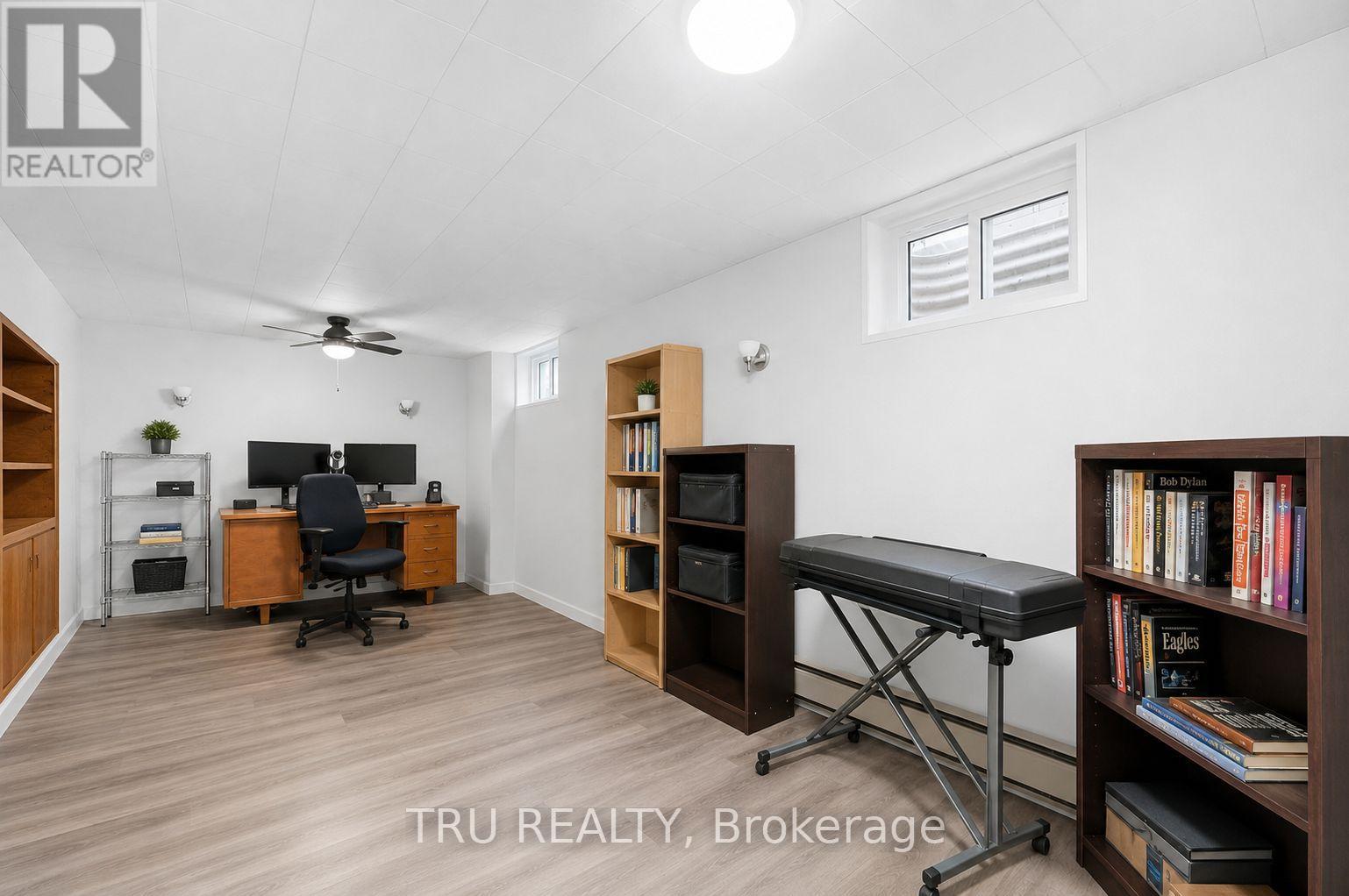 #16 2336 ORIENT PARK DRIVE E - 19