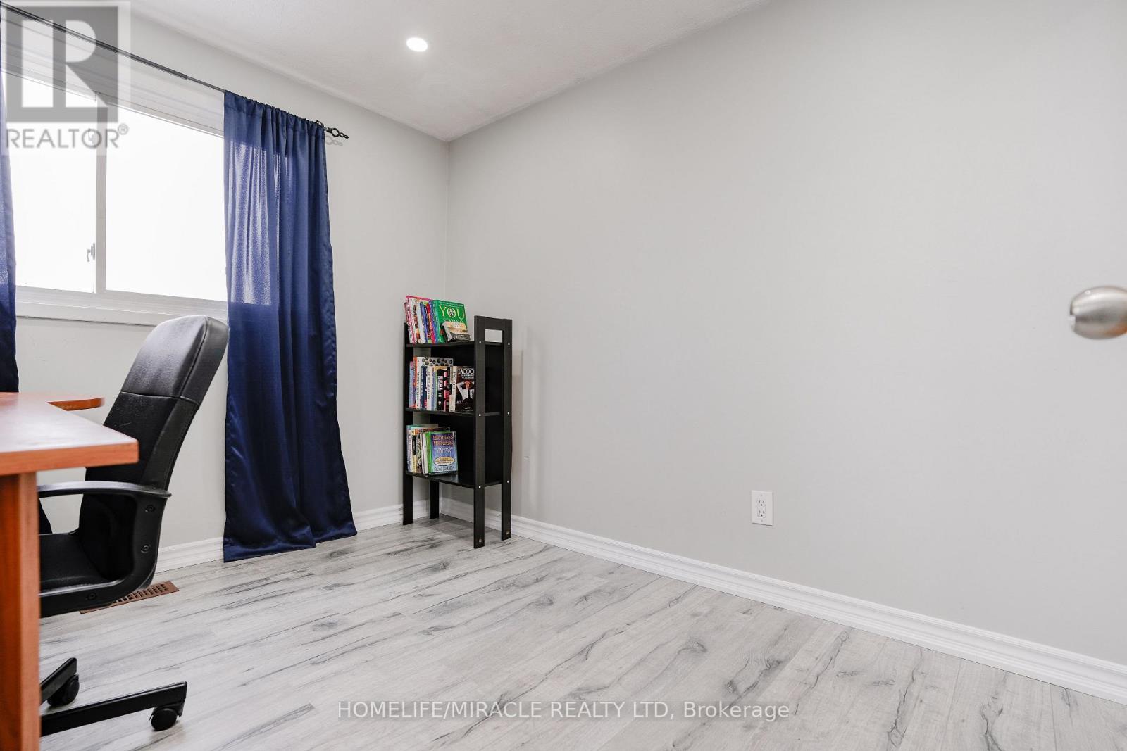 15 HEATHERSIDE COURT - 16