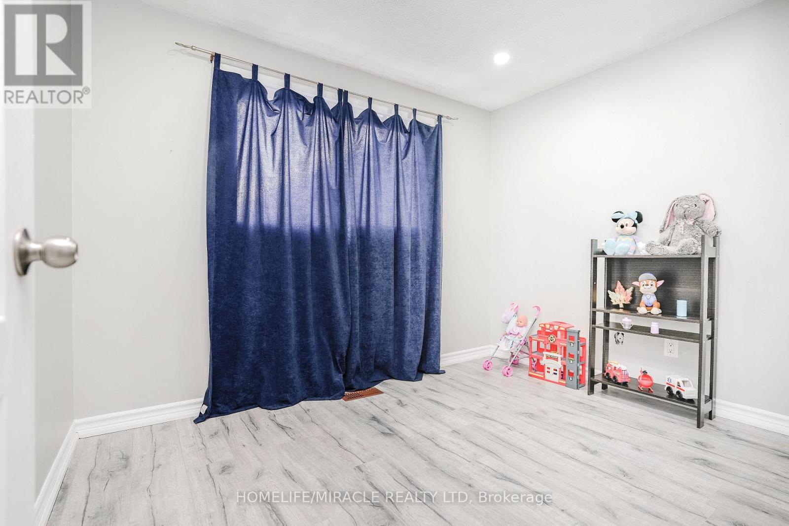 15 HEATHERSIDE COURT - 17