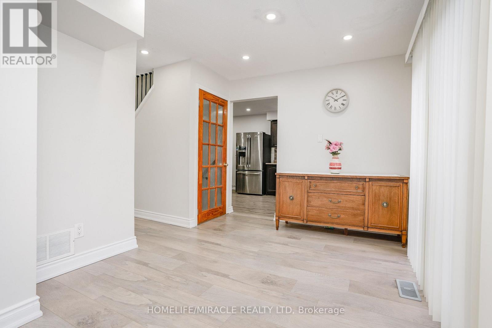 15 HEATHERSIDE COURT - 5
