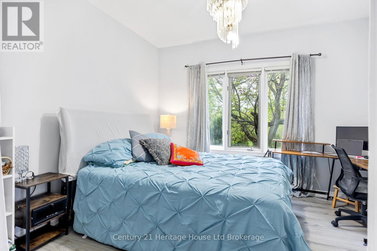 86 LYSANDA COURT - 16
