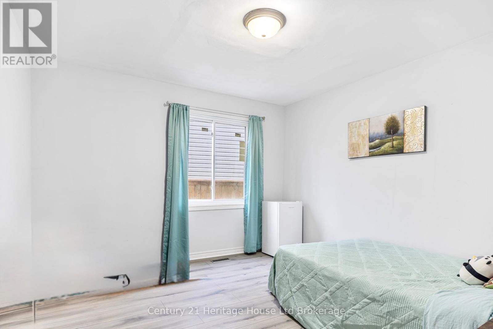 86 LYSANDA COURT - 18