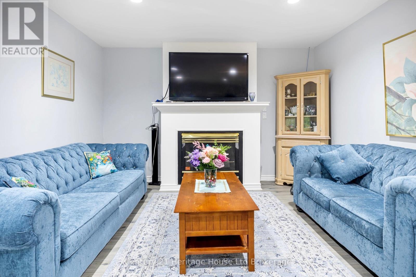 86 LYSANDA COURT - 15