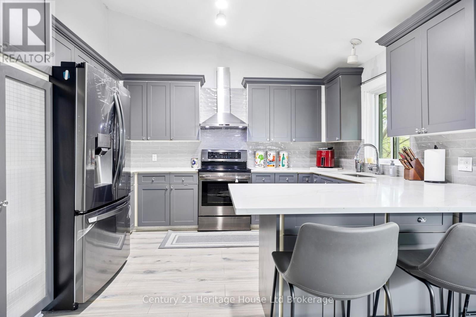 86 LYSANDA COURT - 10