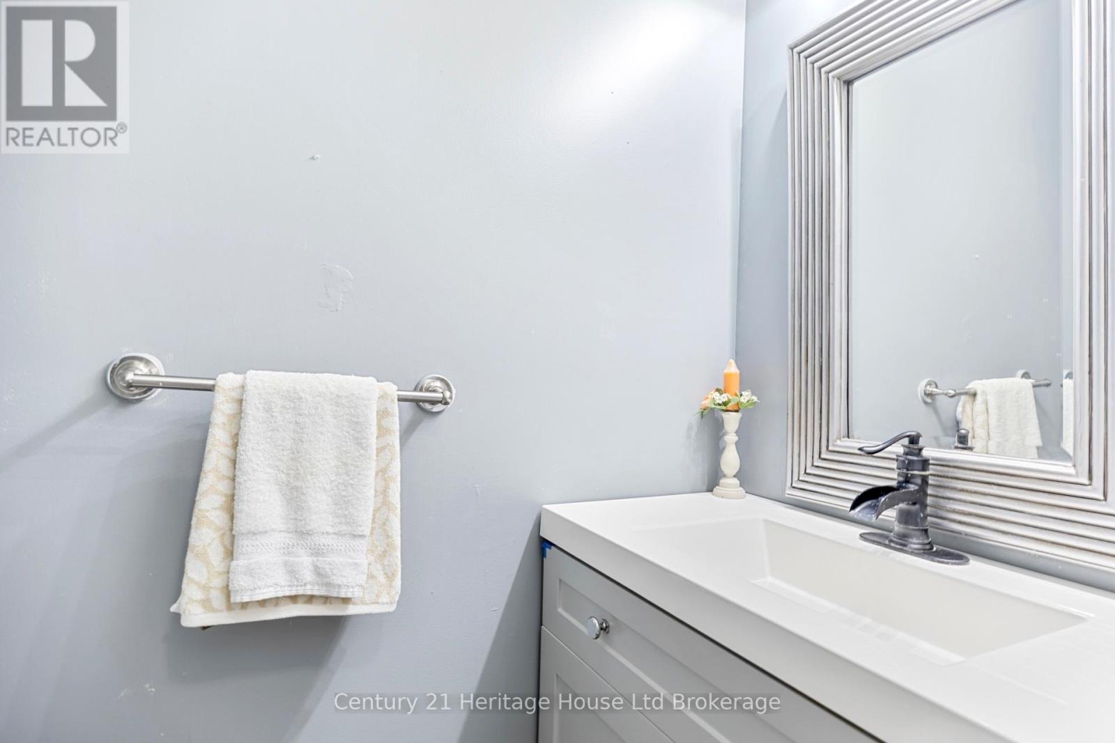 86 LYSANDA COURT - 19
