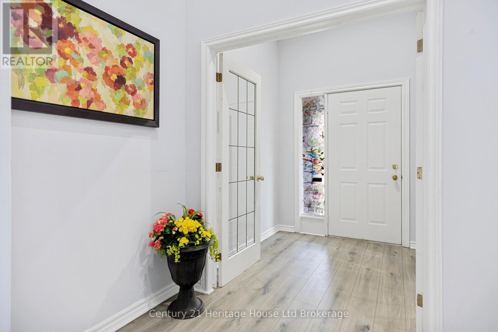 86 LYSANDA COURT - 4
