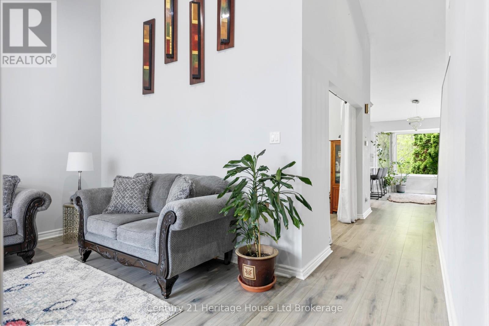 86 LYSANDA COURT - 7