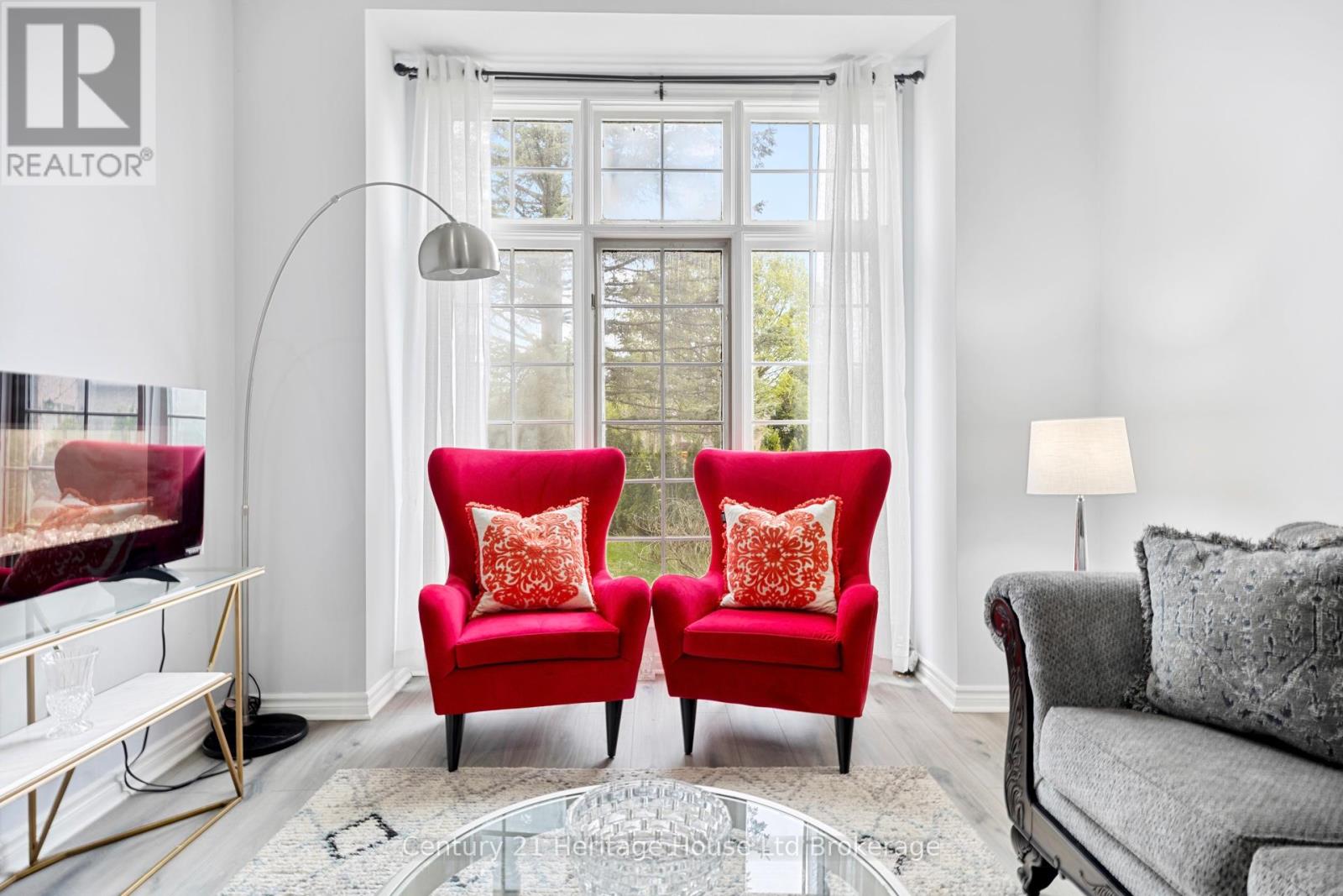 86 LYSANDA COURT - 6